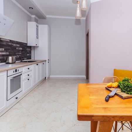 Просторные Апартаменты Класса Люкс Sukhumi Exterior foto