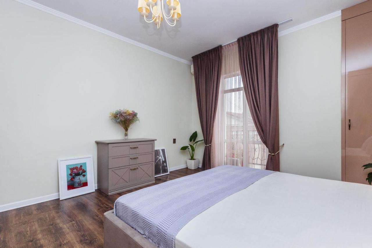 Просторные Апартаменты Класса Люкс Sukhumi Exterior foto